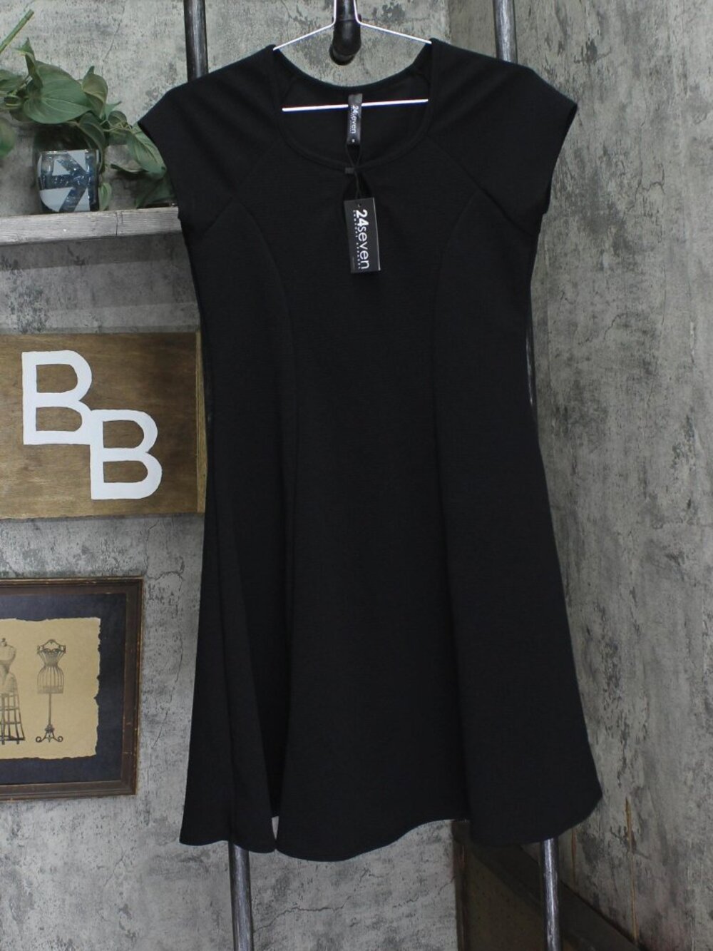 24/7 Comfort Apparel Black 24Seven Comfort Apparel Crepe Cap Sleeve M Sz M